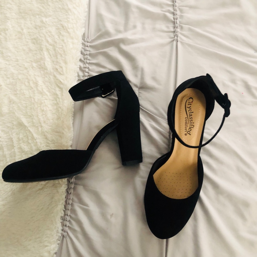 Black Chic Heels Size 9